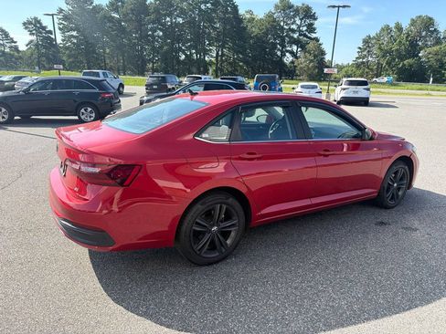 Used 2024 Volkswagen Jetta SE w/ Panoramic Sunroof Package FWD image 10