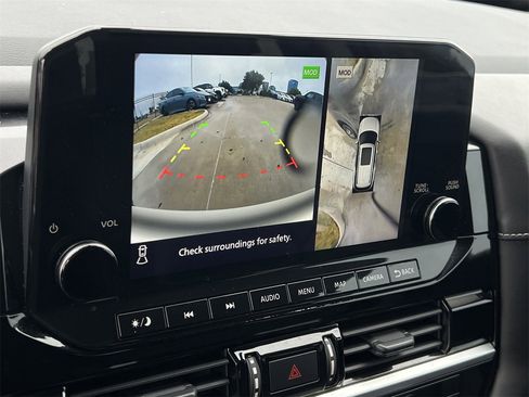 Certified 2022 Nissan Pathfinder SL image 16