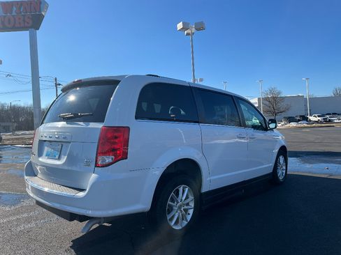 Used 2018 Dodge Grand Caravan SXT image 8
