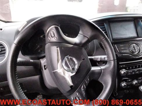 Used 2014 Nissan Pathfinder SV image 11