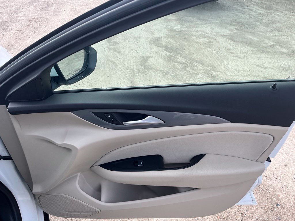 Used 2018 Buick Regal Preferred FWD image 34