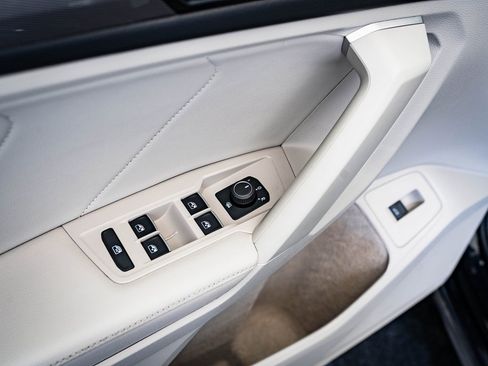 Used 2024 Volkswagen Tiguan SE R-Line image 23