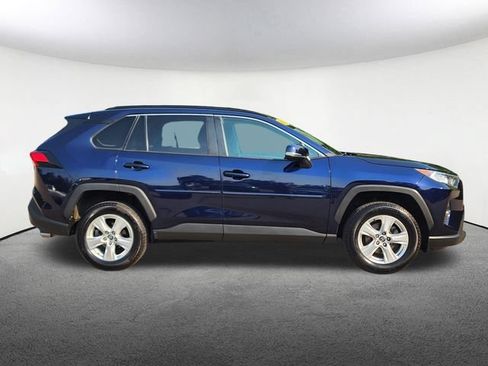 Used 2021 Toyota RAV4 XLE AWD/4WD image 2