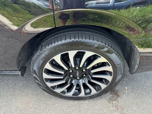 Used 2024 Lincoln Navigator Black Label AWD/4WD image 10