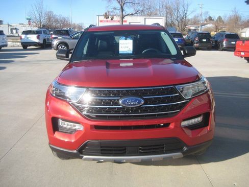 Used 2021 Ford Explorer XLT w/ Equipment Group 202A image 3