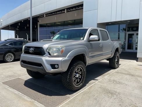 Used 2015 Toyota Tacoma PreRunner w/ TRD Sport Package RWD image 3