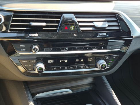 Used 2022 BMW 530i w/ M Sport Package RWD image 25