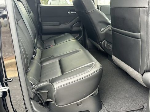 Certified 2024 Nissan Frontier SL w/ Technology Package AWD/4WD image 17