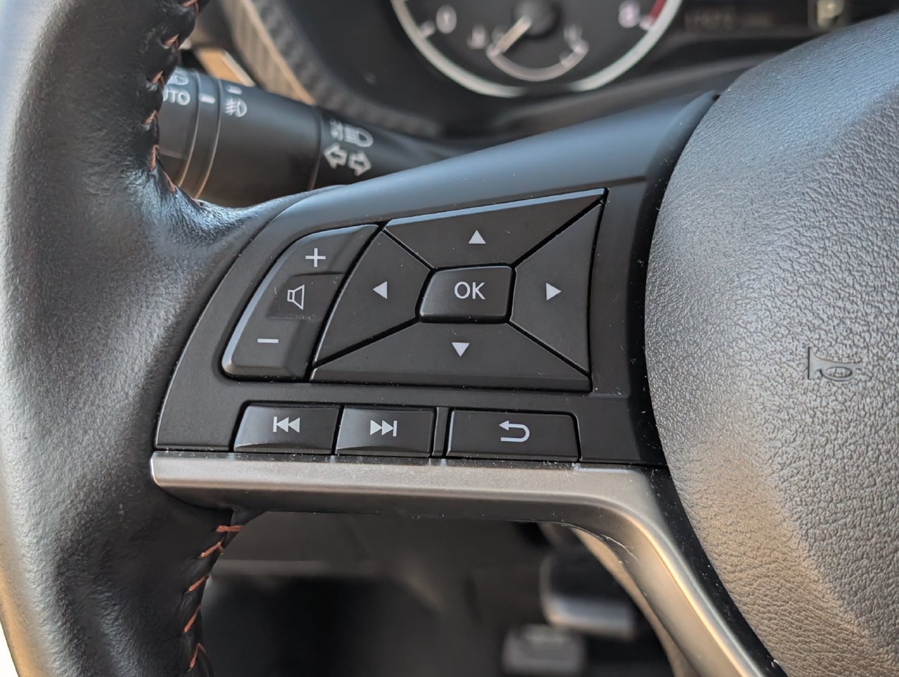 Used 2022 Nissan Sentra SR w/ SR Premium Package FWD image 23