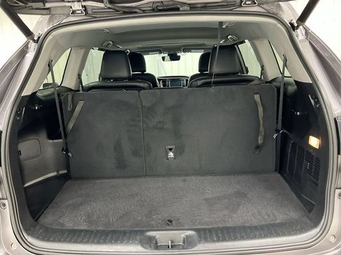Used 2019 Toyota Highlander XLE FWD image 25