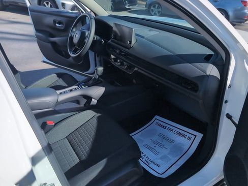 Used 2025 Honda HR-V LX image 14