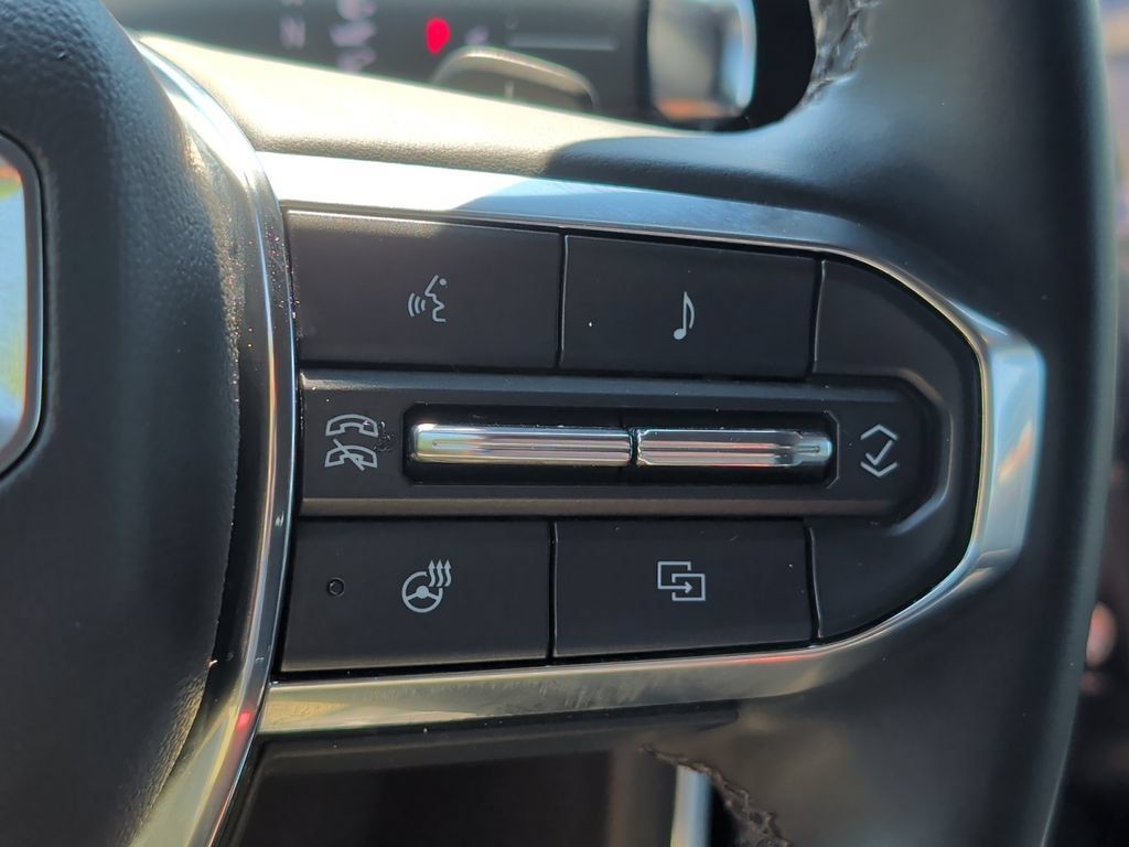 Used 2025 GMC Yukon Denali AWD/4WD image 13