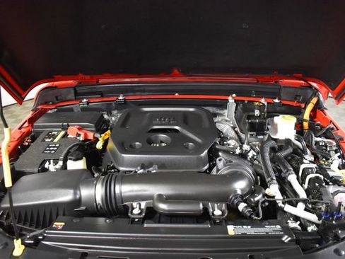 Used 2025 Jeep Wrangler Unlimited Sahara AWD/4WD image 38