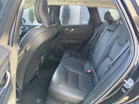 Used 2025 Volvo XC60 B5 Plus image 31