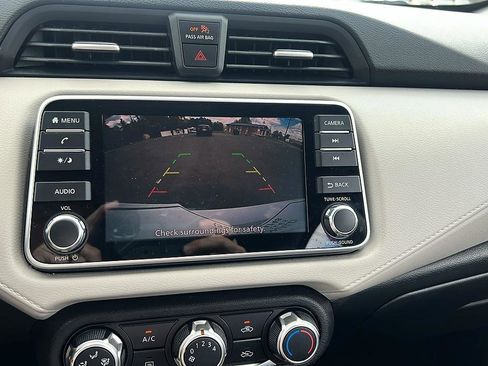 Used 2021 Nissan Versa SV image 17