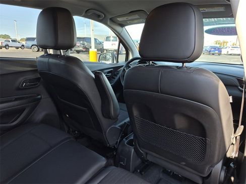 Certified 2022 Chevrolet Trax LT w/ LT Convenience Package image 13