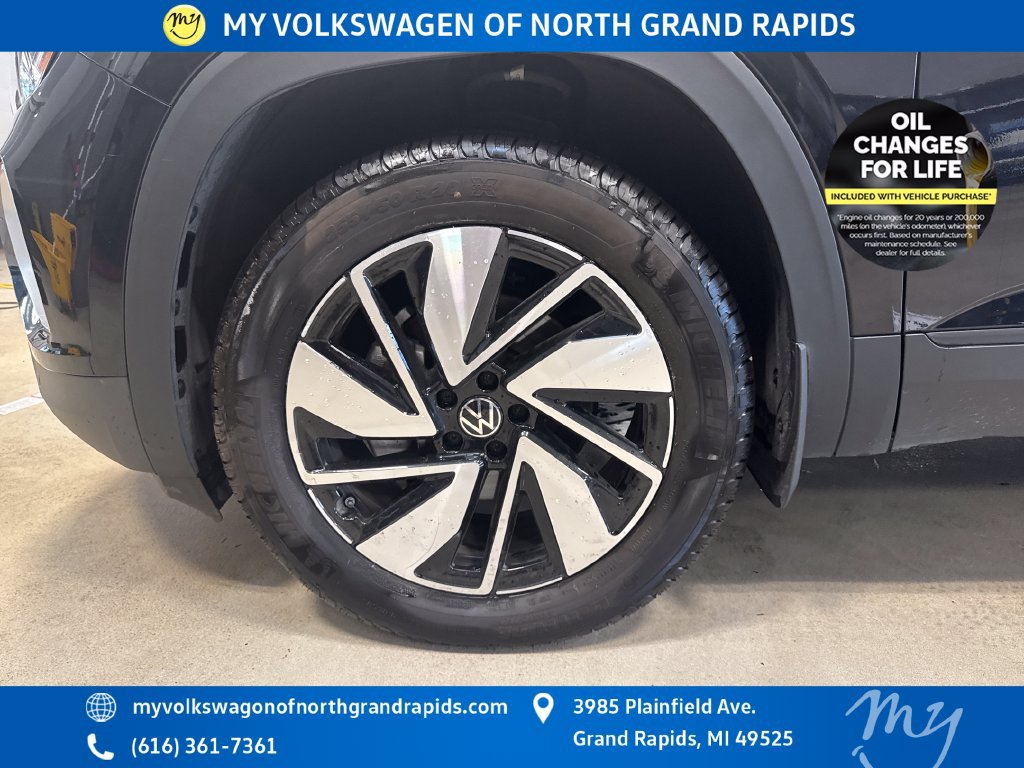 Used 2024 Volkswagen Atlas SE AWD/4WD image 32