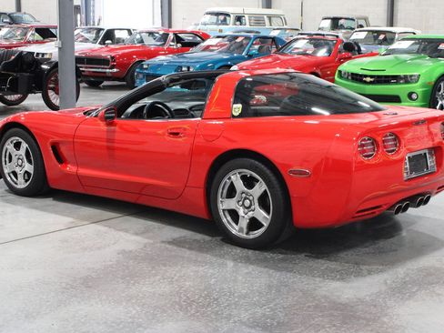 Used 1999 Chevrolet Corvette Coupe w/ Memory Pkg RWD image 3
