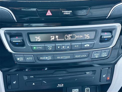 Used 2019 Honda Pilot Touring image 16