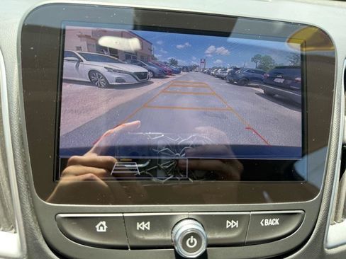 Used 2025 Chevrolet Malibu LT FWD image 15