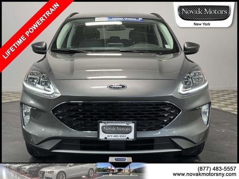 Used 2022 Ford Escape Titanium image 2
