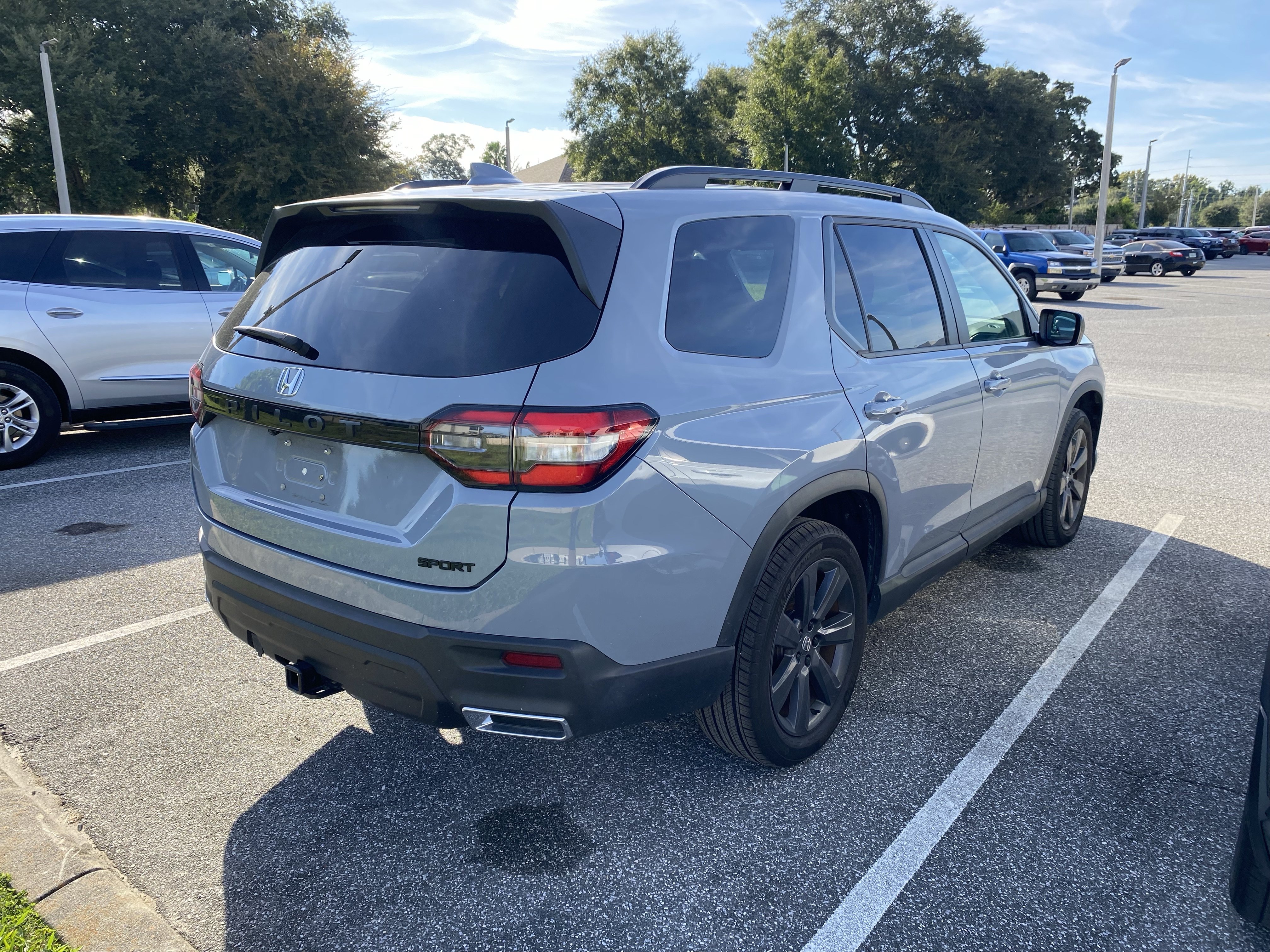 Used 2025 Honda Pilot Sport image 18