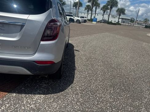 Used 2021 Buick Encore Preferred FWD image 23
