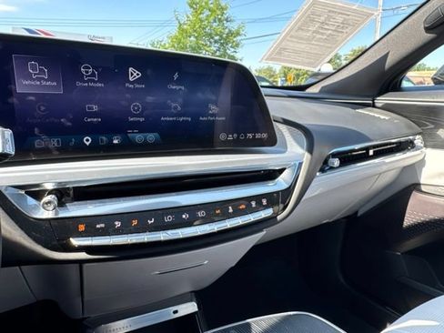 Used 2025 Cadillac Lyriq Sport AWD/4WD image 11