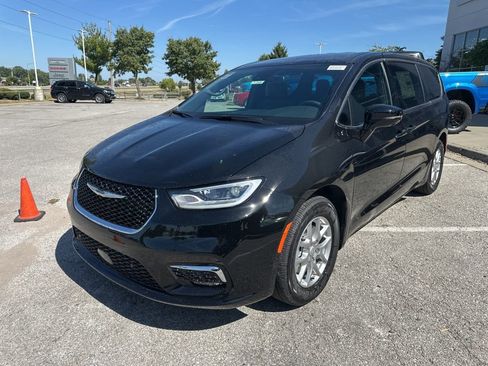 New 2026 Chrysler Pacifica Select image 12