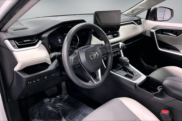 Used 2023 Toyota RAV4 XLE Premium AWD/4WD image 17