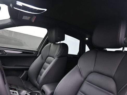 Certified 2025 Porsche Macan Turbo AWD/4WD image 5