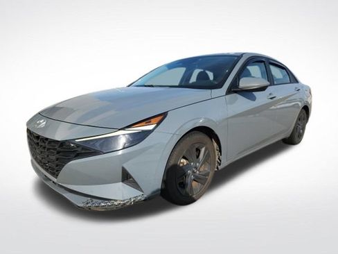 Used 2022 Hyundai Elantra SEL FWD image 3