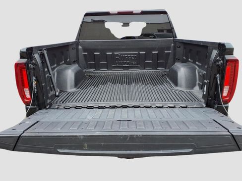 Used 2024 GMC Sierra 1500 SLT image 18