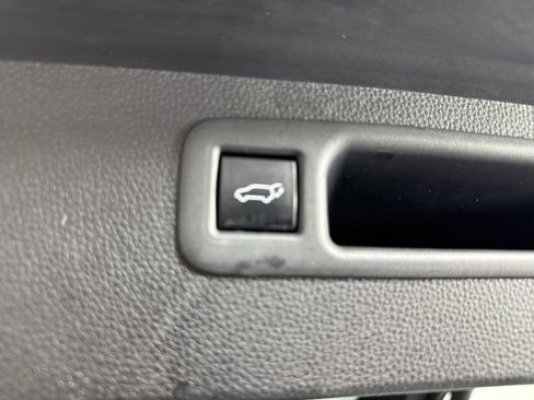 Used 2021 Toyota Highlander XLE AWD/4WD image 33
