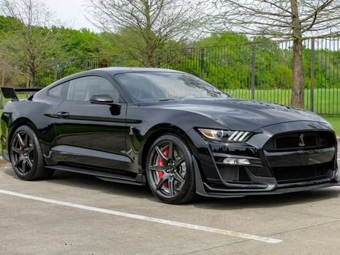 Used 2020 Ford Mustang Shelby GT500 w/ Carbon Fiber Track Pack RWD image 11
