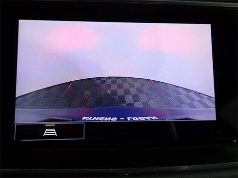 Used 2022 Buick Enclave Essence image 3