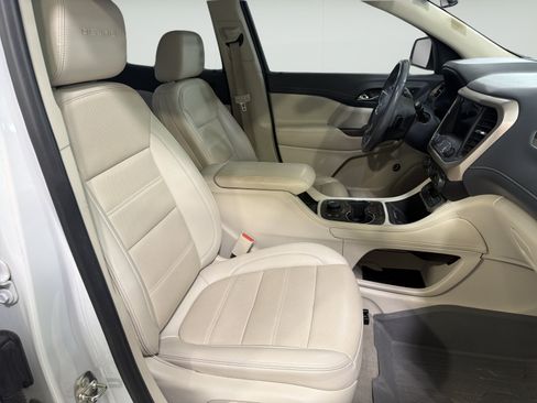Used 2021 GMC Acadia Denali w/ Denali Technology Package FWD image 13