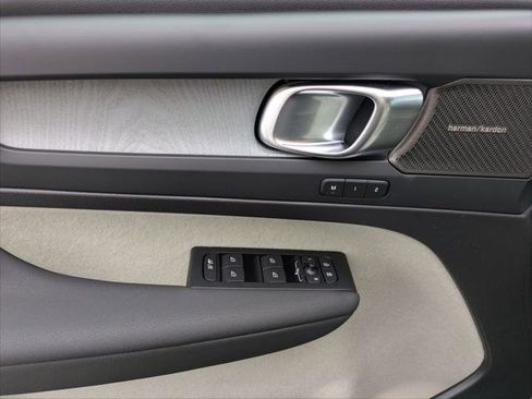 New 2026 Volvo XC40 B5 Ultra w/ Climate Package image 7