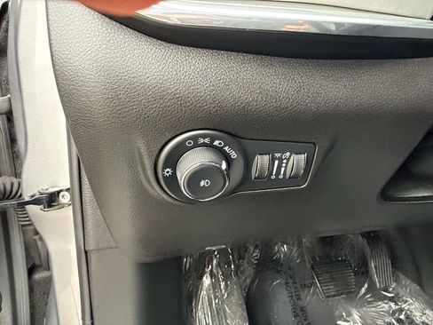 Used 2023 Jeep Compass Limited image 11