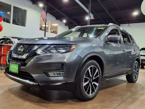 Used 2018 Nissan Rogue SL w/ Premium Package AWD/4WD image 3