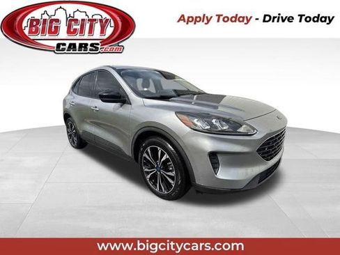 Used 2022 Ford Escape SE w/ SE Sport Appearance Package FWD image 1