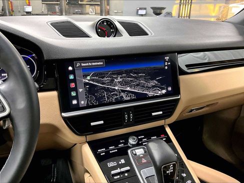 Used 2023 Porsche Cayenne image 19