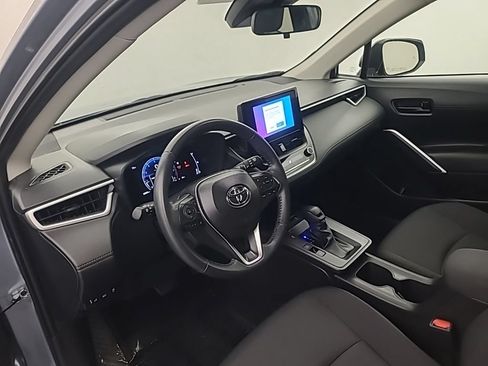Used 2026 Toyota Corolla Cross LE FWD image 24