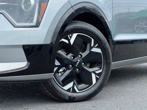 Certified 2025 Kia Niro Wind w/ Wind Preserve Package FWD image 2