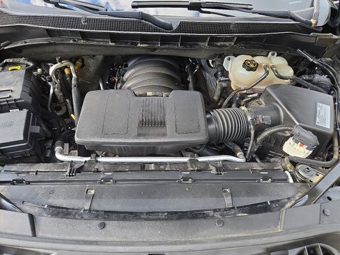 Used 2021 Chevrolet Tahoe Z71 w/ Z71 Off-Road Package image 27