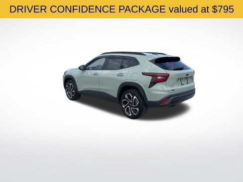 Used 2024 Chevrolet Trax RS w/ Driver Confidence Package FWD image 3