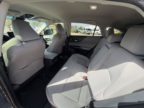 Used 2021 Toyota Venza LE w/ Carpet Mat Package (TMS) AWD/4WD image 18