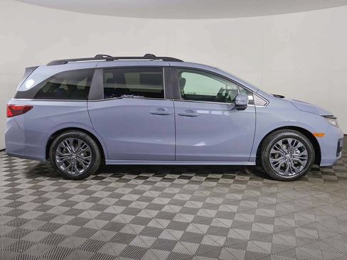New 2026 Honda Odyssey Touring image 9
