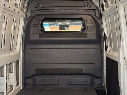 Used 2024 Mercedes-Benz Sprinter 2500 image 25