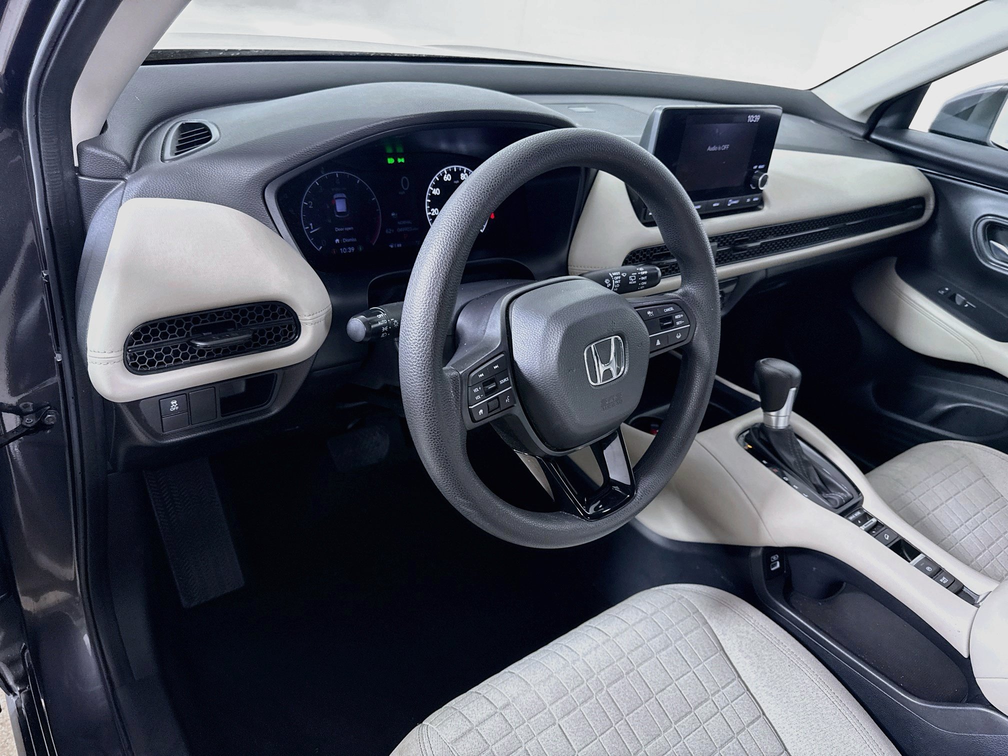 Used 2023 Honda HR-V LX image 9